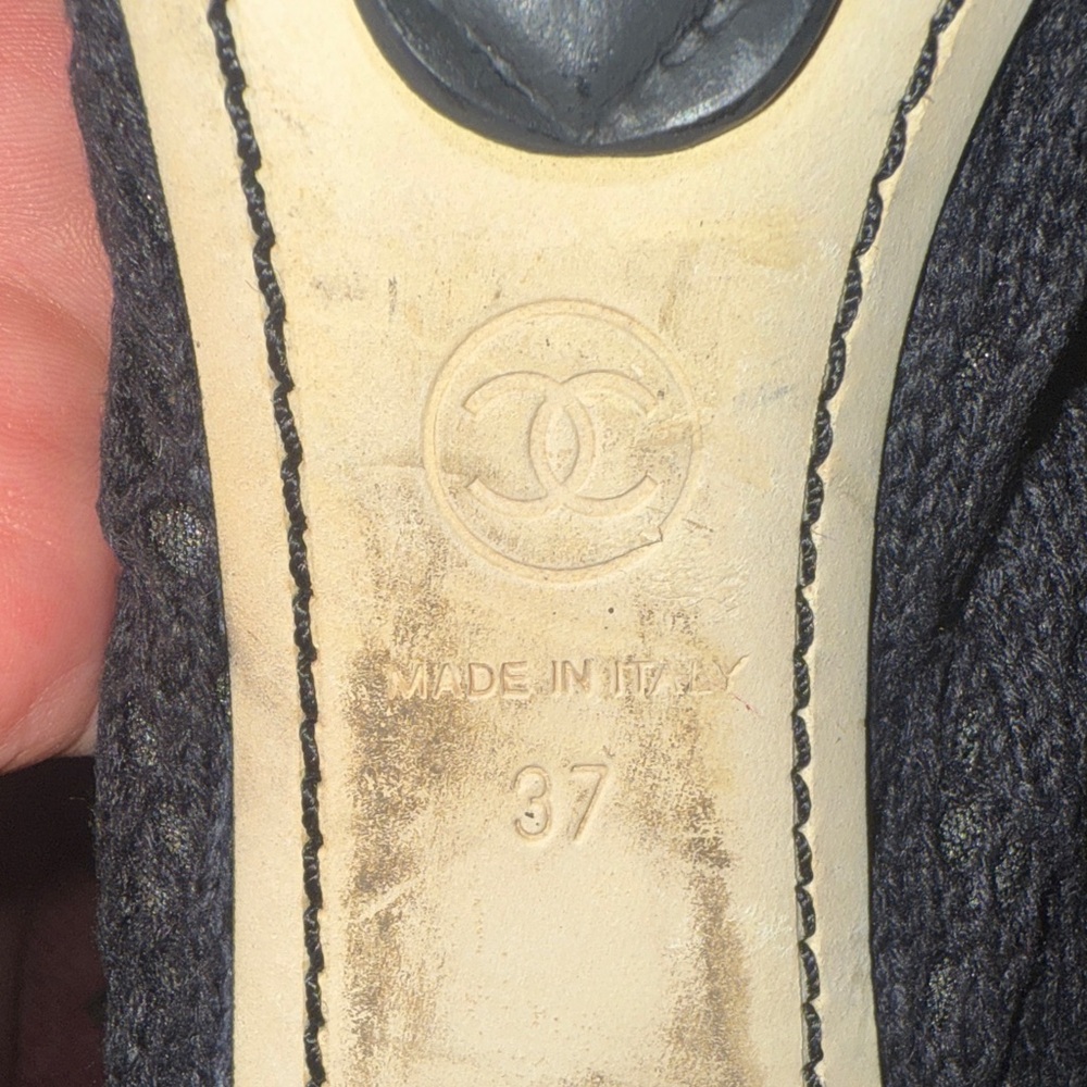 CHANEL Black and Tan Lace Flats - Picture 10 of 11